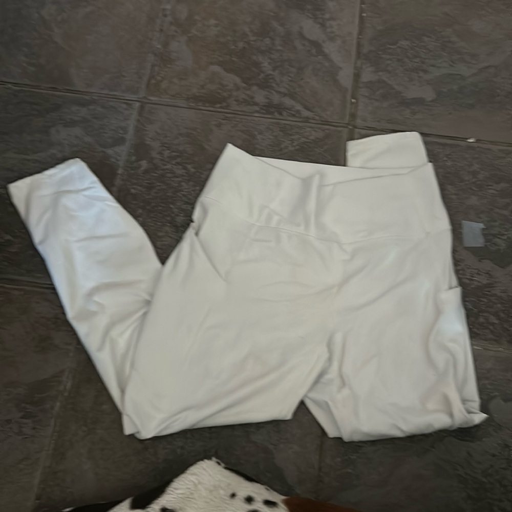 white fabletics leggings
